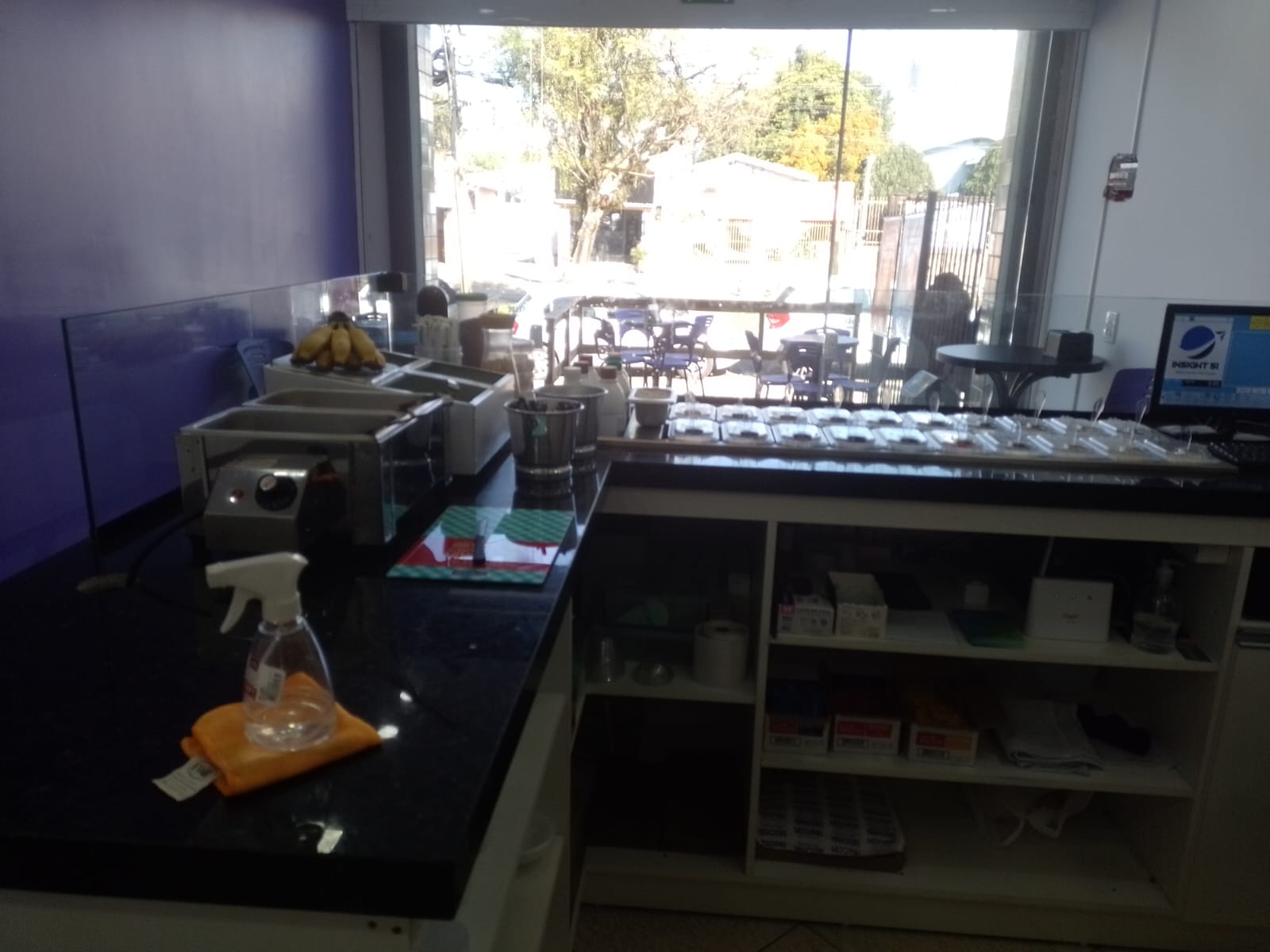 Proteção salivar instalada em sorveteria